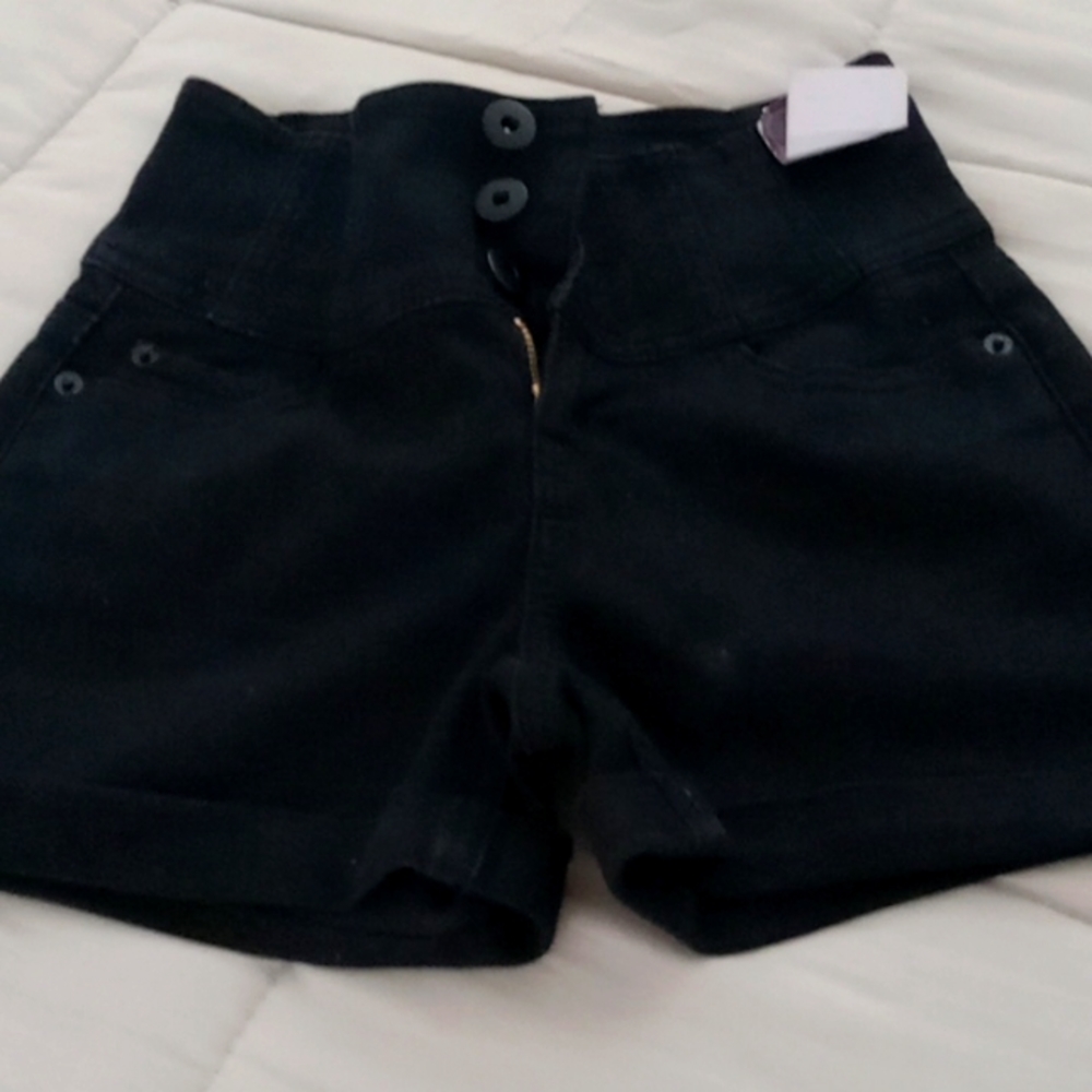 No boundaries shorts